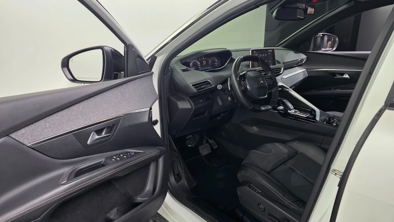 Peugeot 3008 1.5 BlueHDi GT Line | Адаптивен круиз | Панорама, снимка 10 - Автомобили и джипове - 55594499