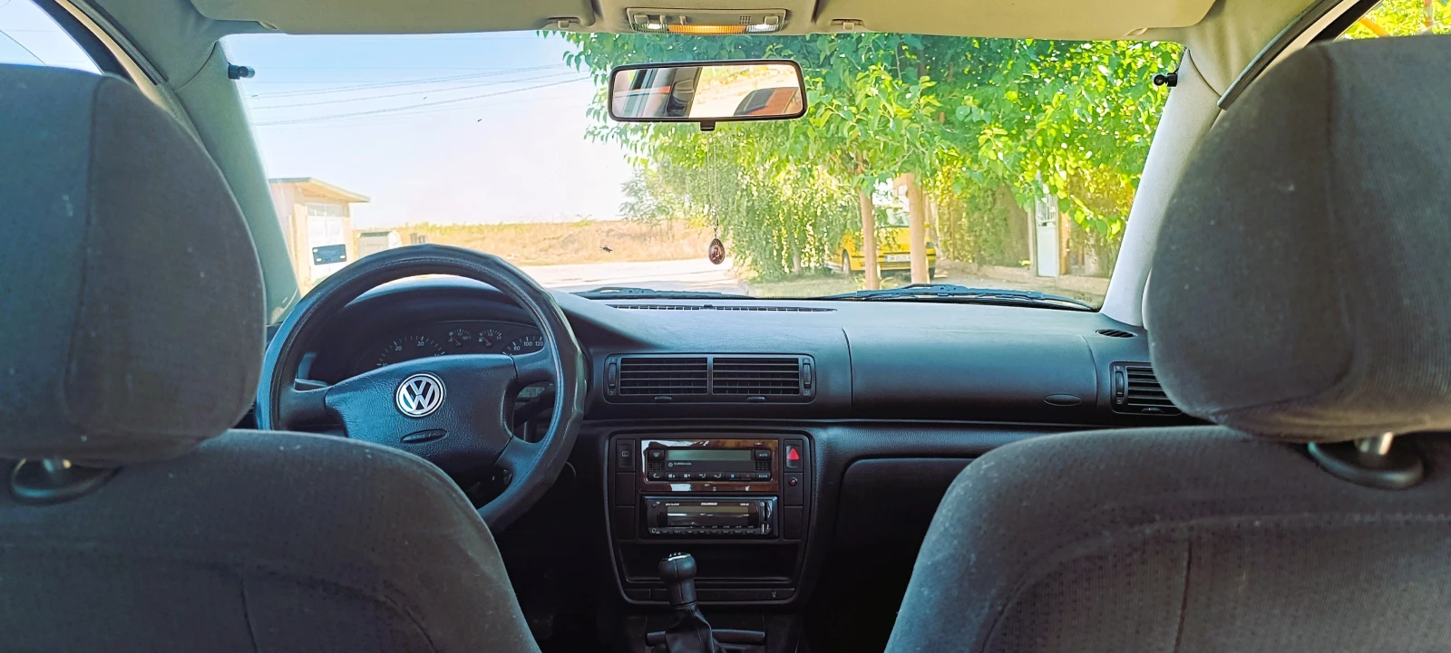 VW Passat 1.9 TDI, снимка 3 - Автомобили и джипове - 55675514