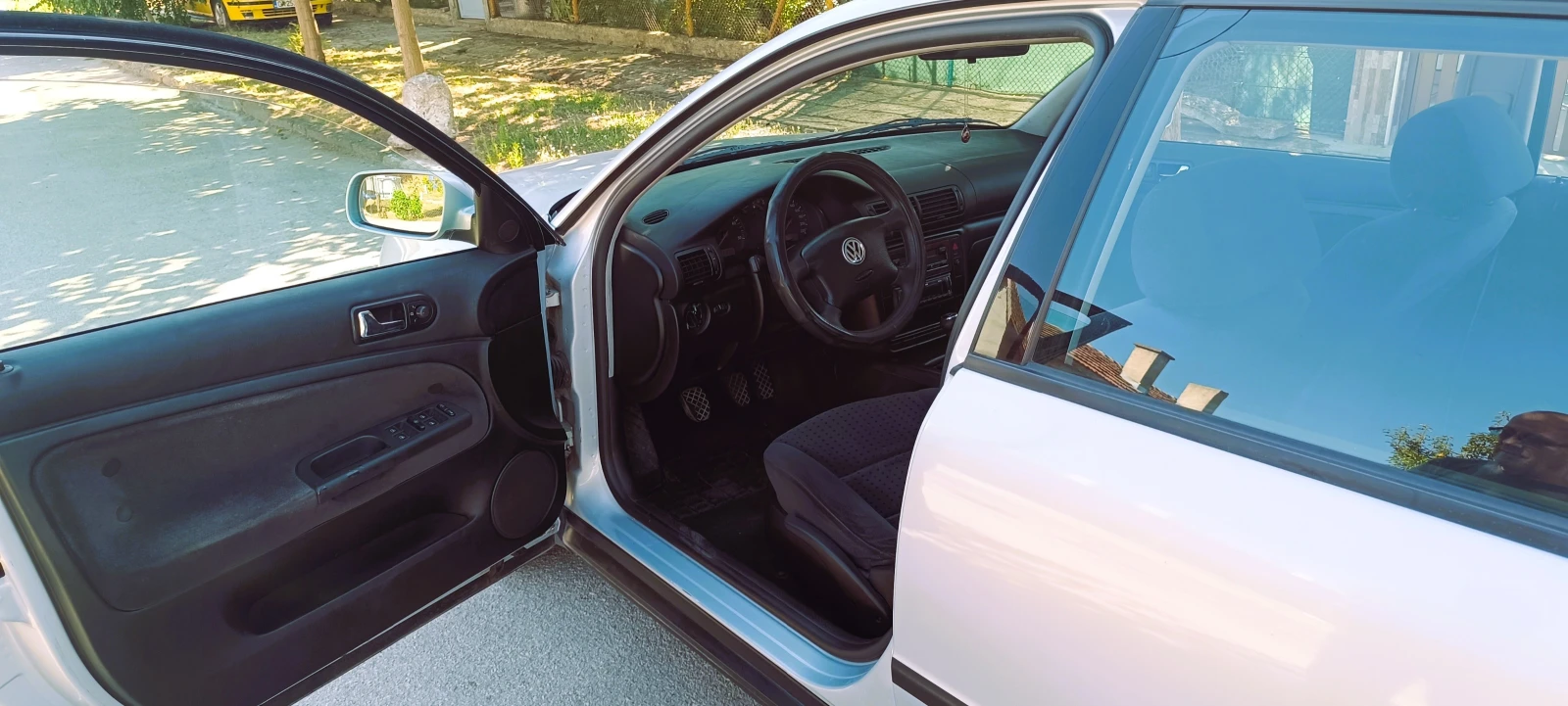 VW Passat 1.9 TDI, снимка 4 - Автомобили и джипове - 55675514