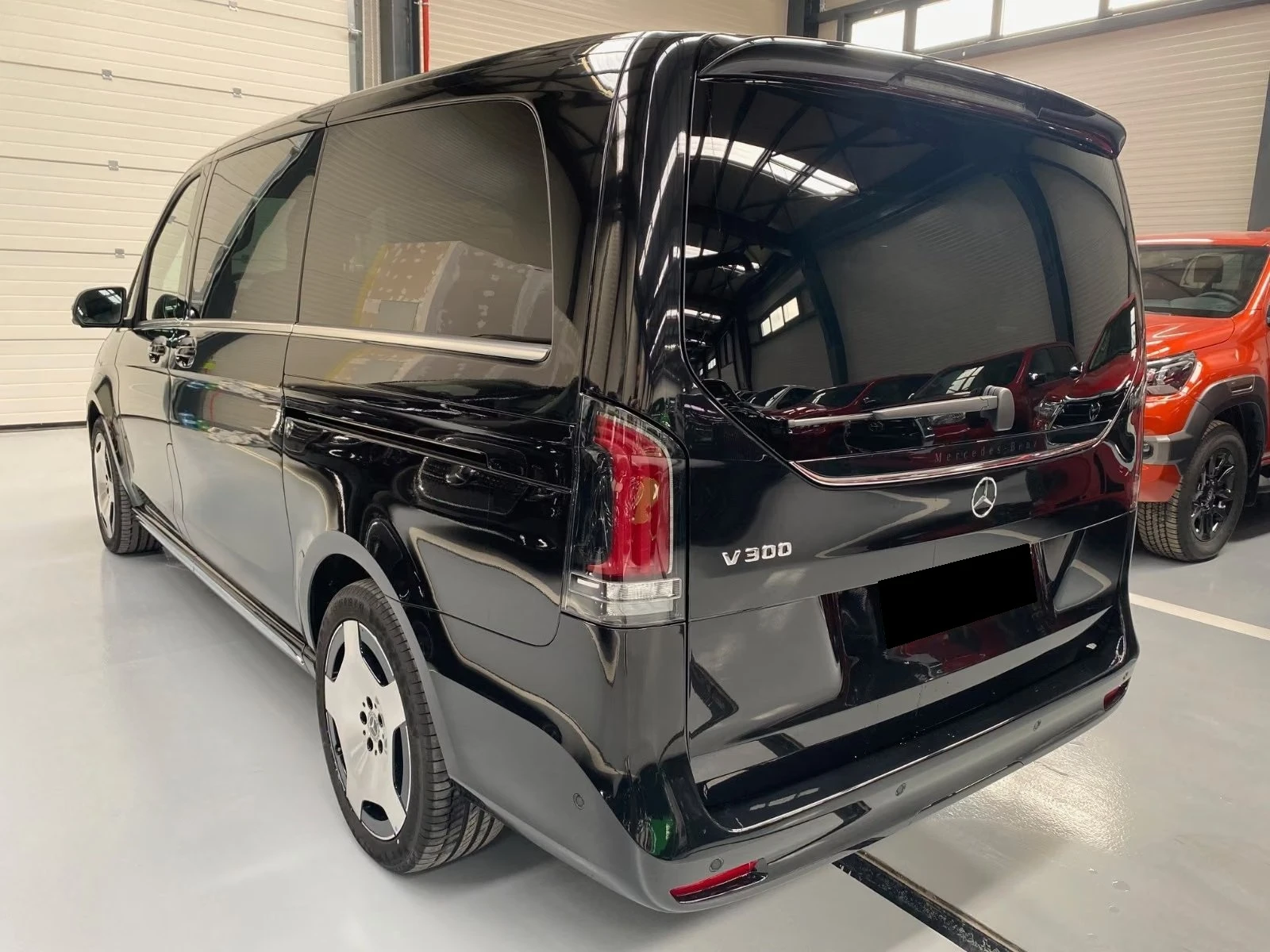 Mercedes-Benz V 300 VIP SEATS / LONG / EXCLUSIVE / PANO / 360 / , снимка 4 - Автомобили и джипове - 55831412