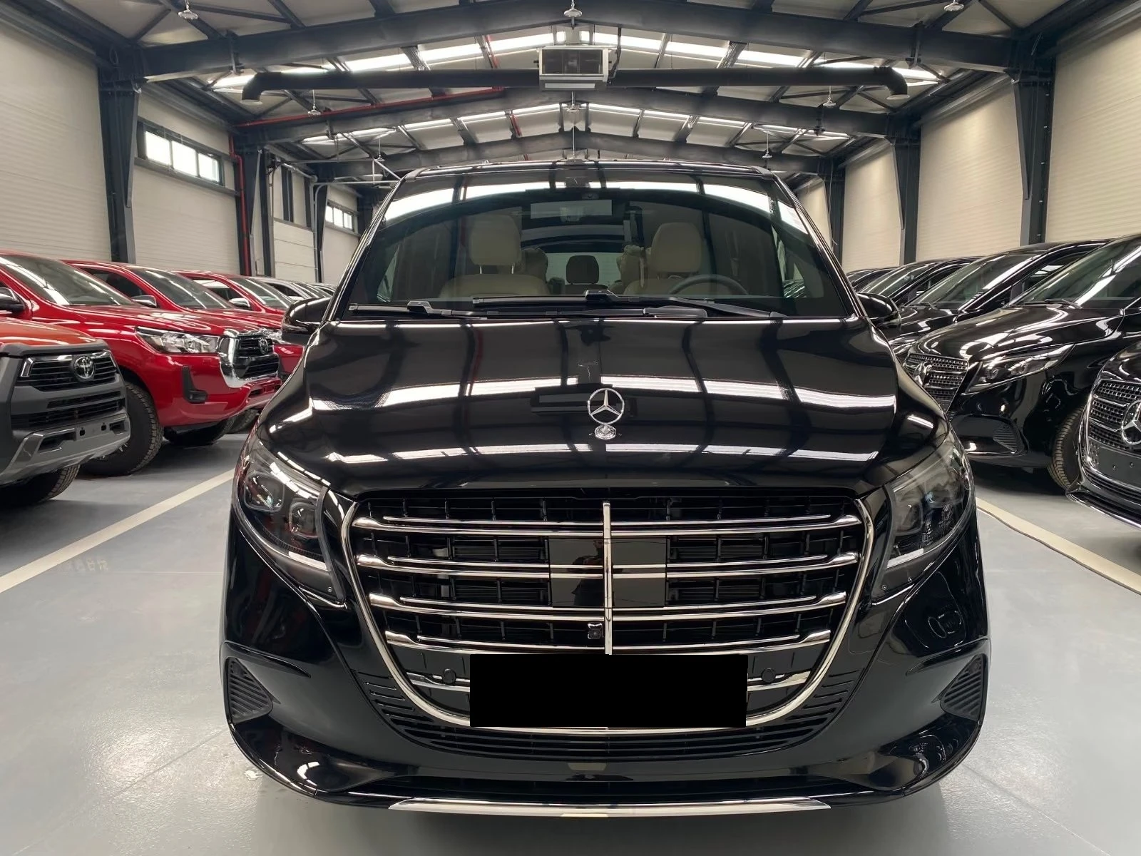 Mercedes-Benz V 300 VIP SEATS / LONG / EXCLUSIVE / PANO / 360 / , снимка 2 - Автомобили и джипове - 55831412