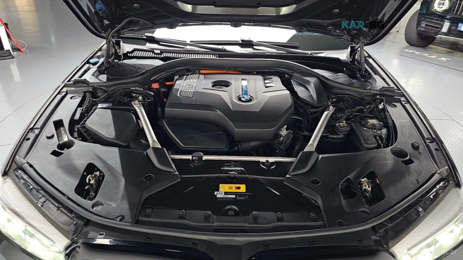 BMW 530E M SPORT* КОЖА* ПОДГРЕВ* HEADUP* PANO, снимка 6 - Автомобили и джипове - 56301110