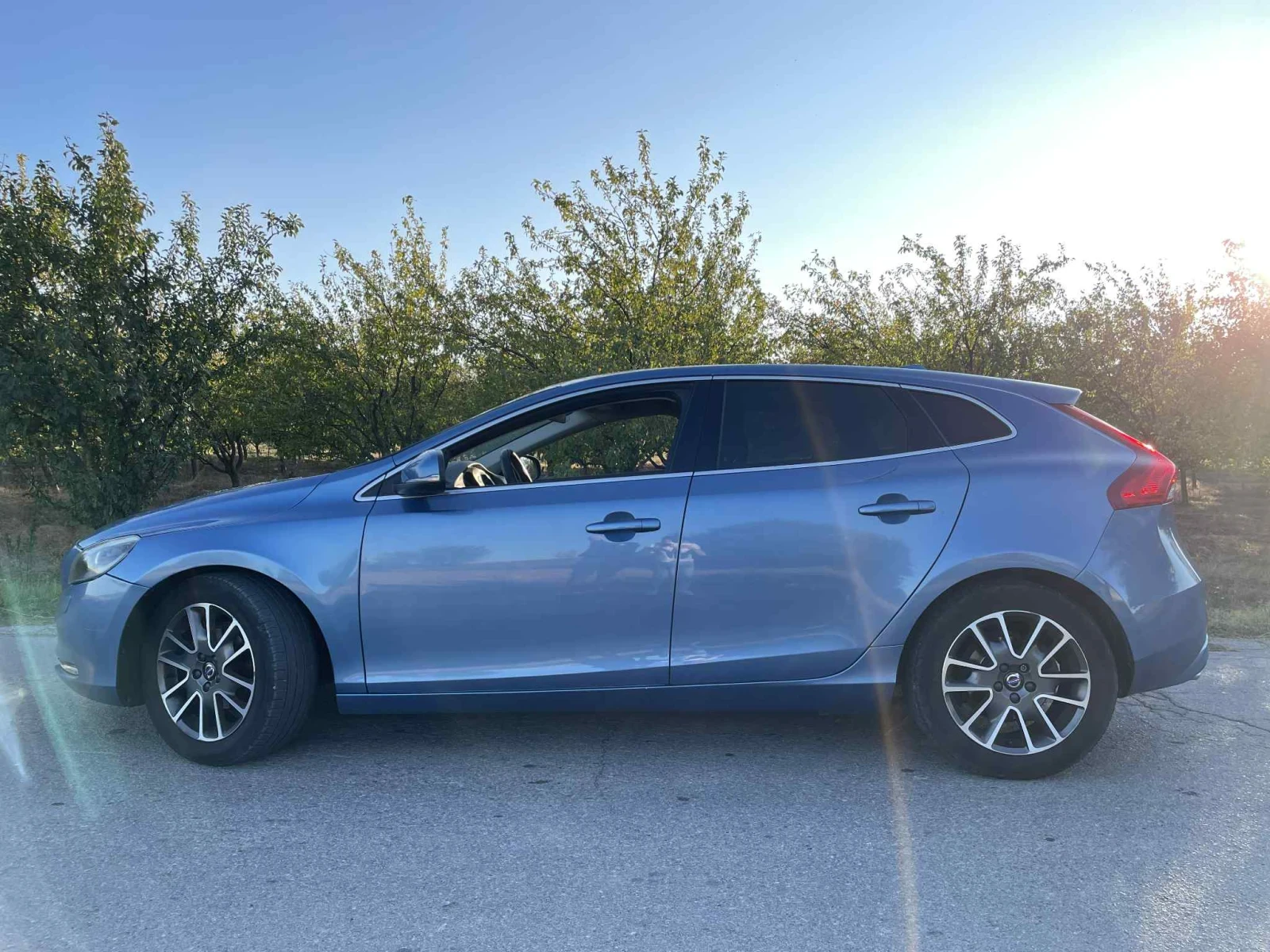 Volvo V40 D2, снимка 16 - Автомобили и джипове - 56375761