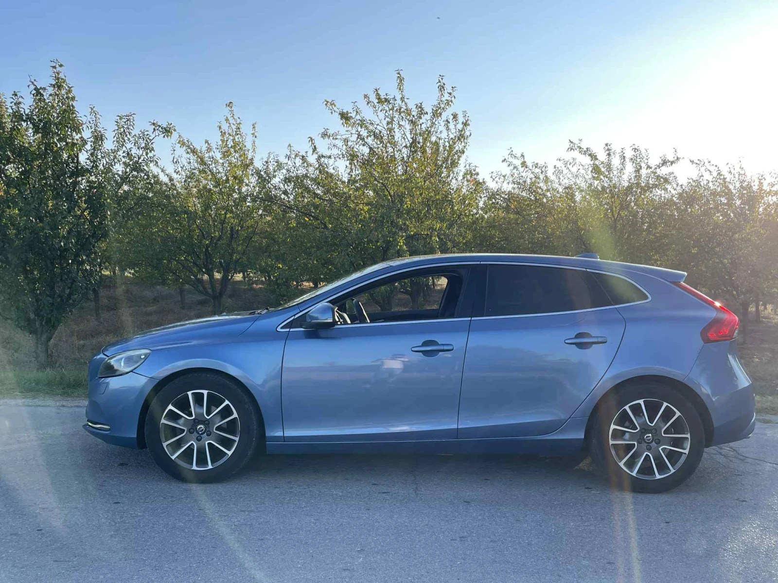 Volvo V40 D2, снимка 3 - Автомобили и джипове - 56375761