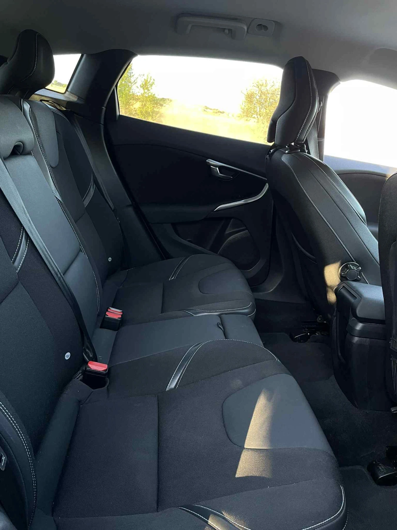 Volvo V40 D2, снимка 15 - Автомобили и джипове - 56375761