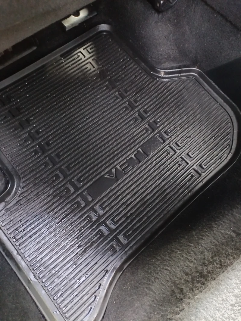 Skoda Yeti 4x4, снимка 9 - Автомобили и джипове - 53398889