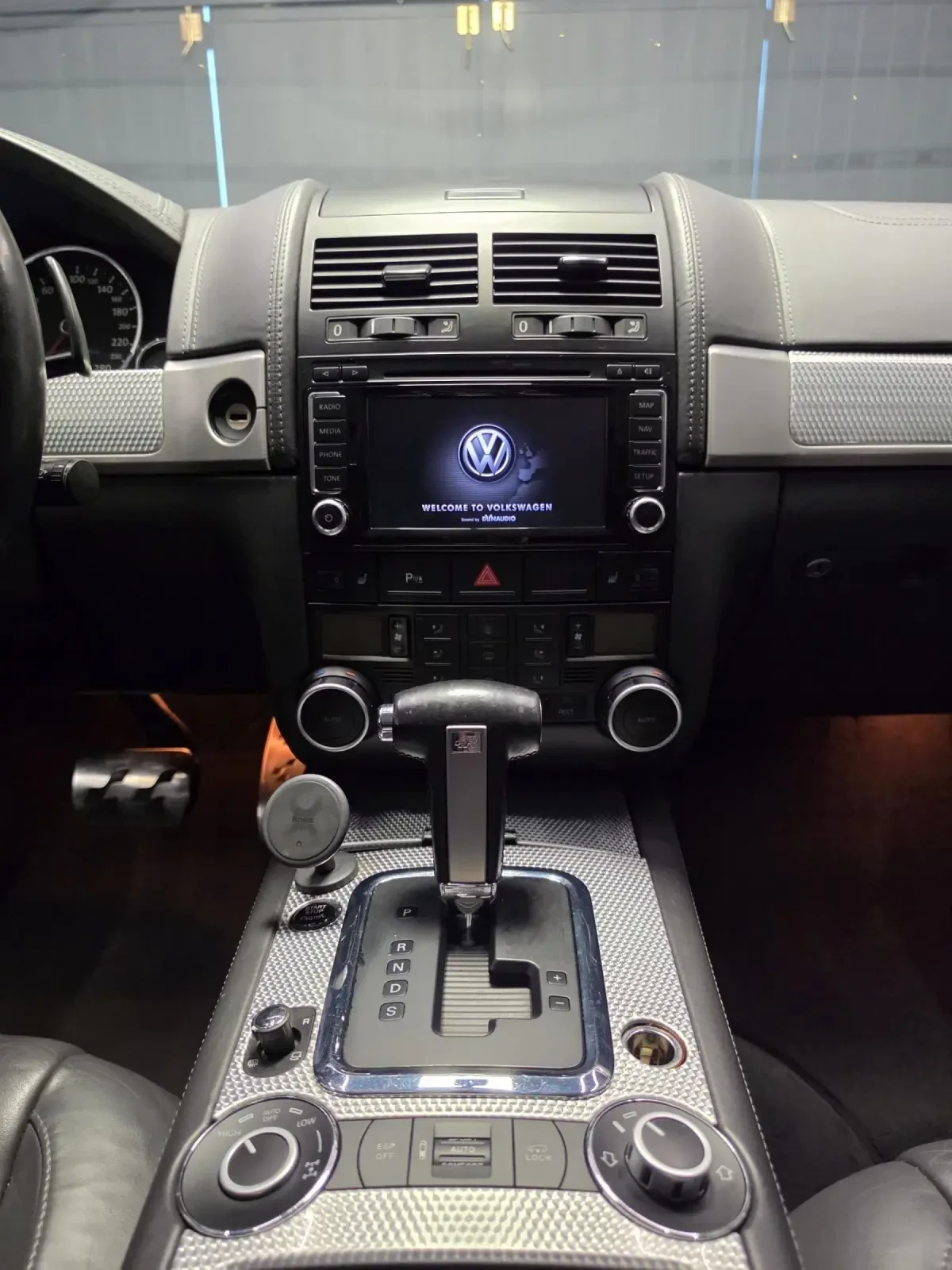 VW Touareg 5.0TDI* R50* 4x4* VW BULGARIA* FULL* ПЕРФЕКТЕН, снимка 6 - Автомобили и джипове - 55036186
