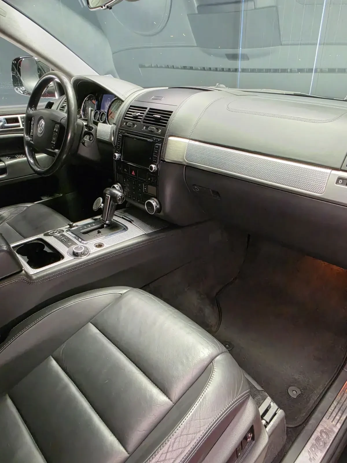 VW Touareg 5.0TDI* R50* 4x4* VW BULGARIA* FULL* ПЕРФЕКТЕН, снимка 10 - Автомобили и джипове - 55036186