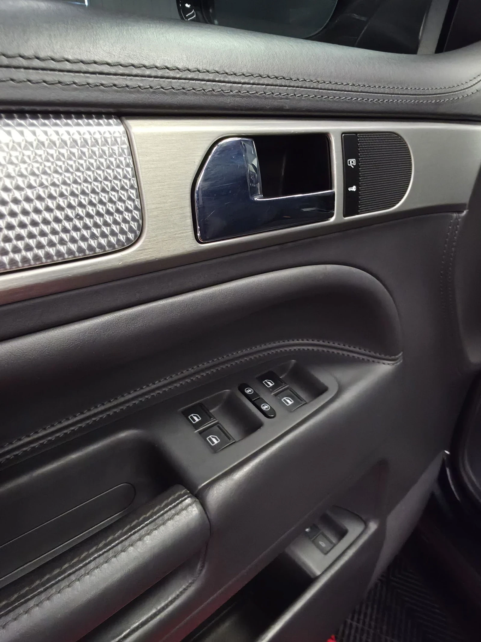 VW Touareg 5.0TDI* R50* 4x4* VW BULGARIA* FULL* ПЕРФЕКТЕН, снимка 15 - Автомобили и джипове - 55036186
