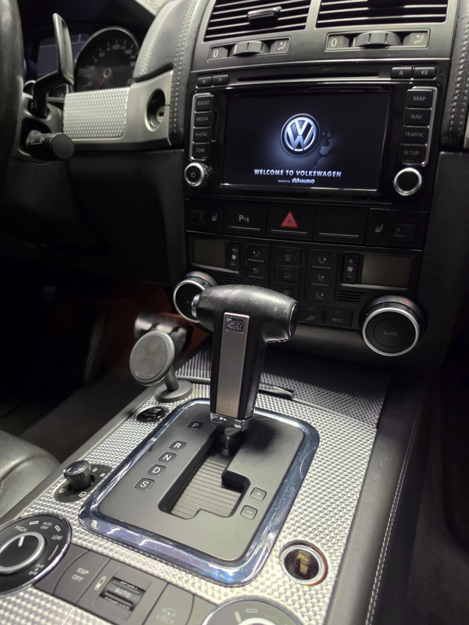 VW Touareg 5.0TDI* R50* 4x4* VW BULGARIA* FULL* ПЕРФЕКТЕН, снимка 7 - Автомобили и джипове - 55036186