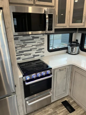 Каравана Други avalanche, снимка 11