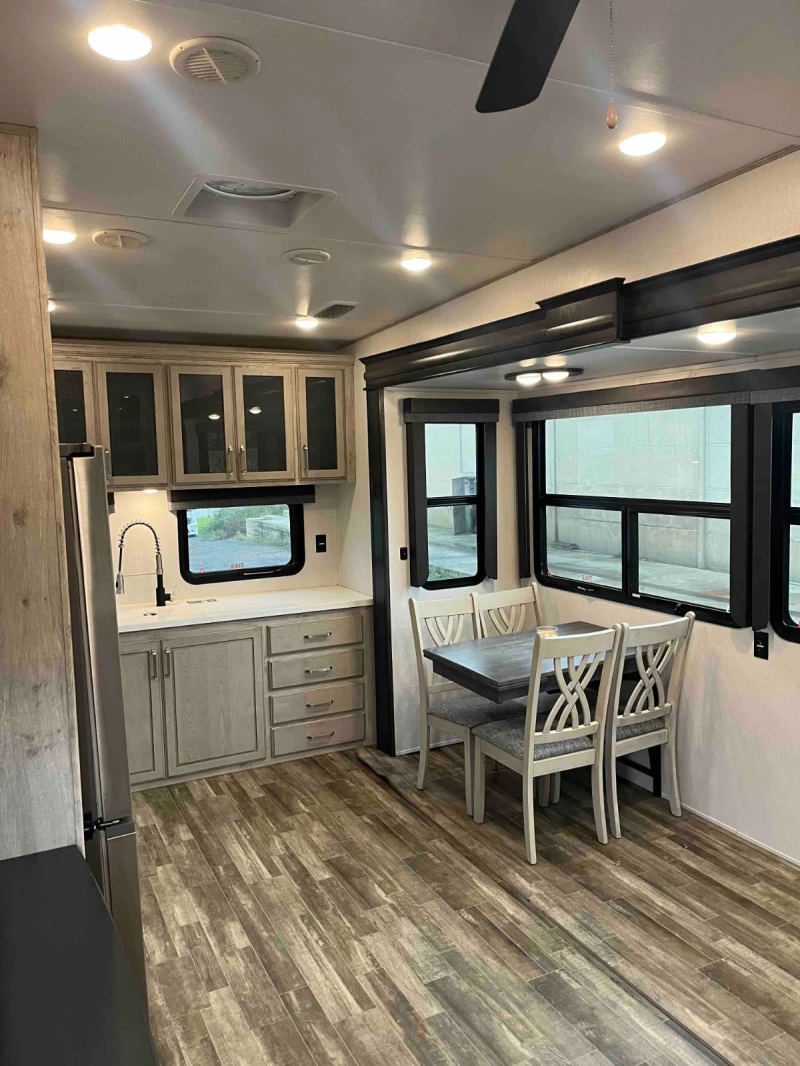 Каравана Други avalanche, снимка 3 - Каравани и кемпери - 52662227