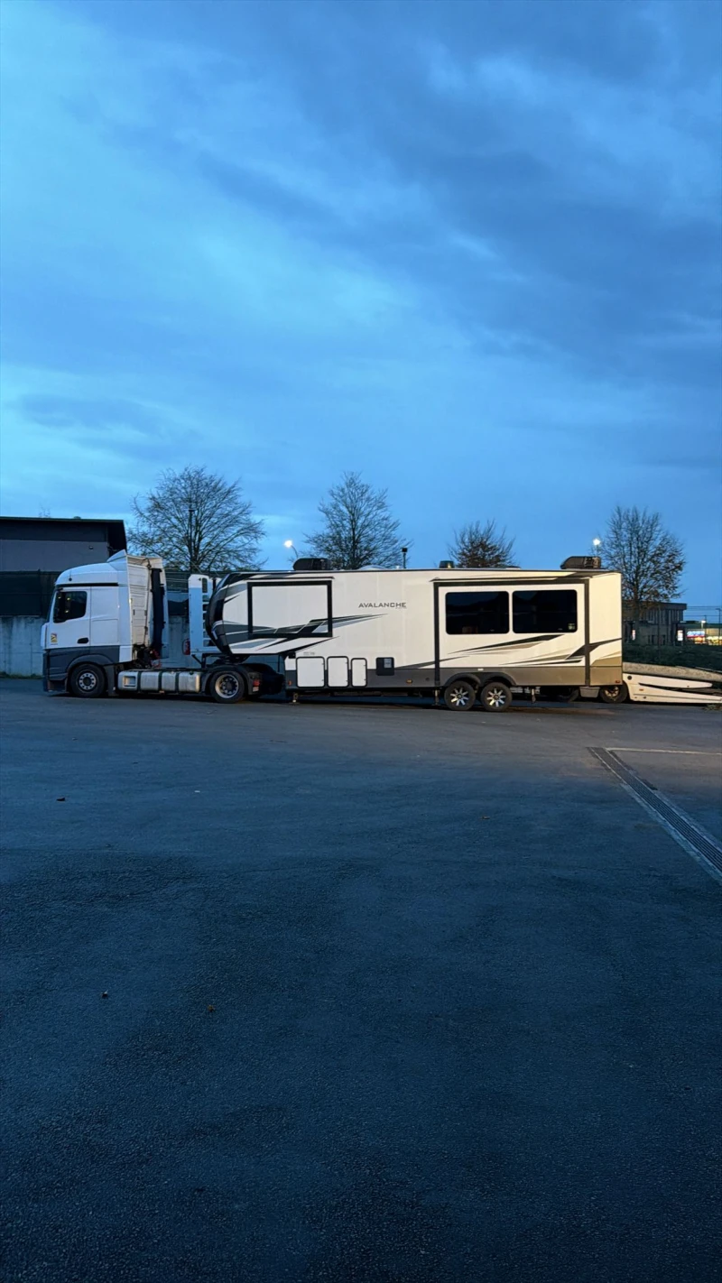 Каравана Други avalanche, снимка 2 - Каравани и кемпери - 52662227