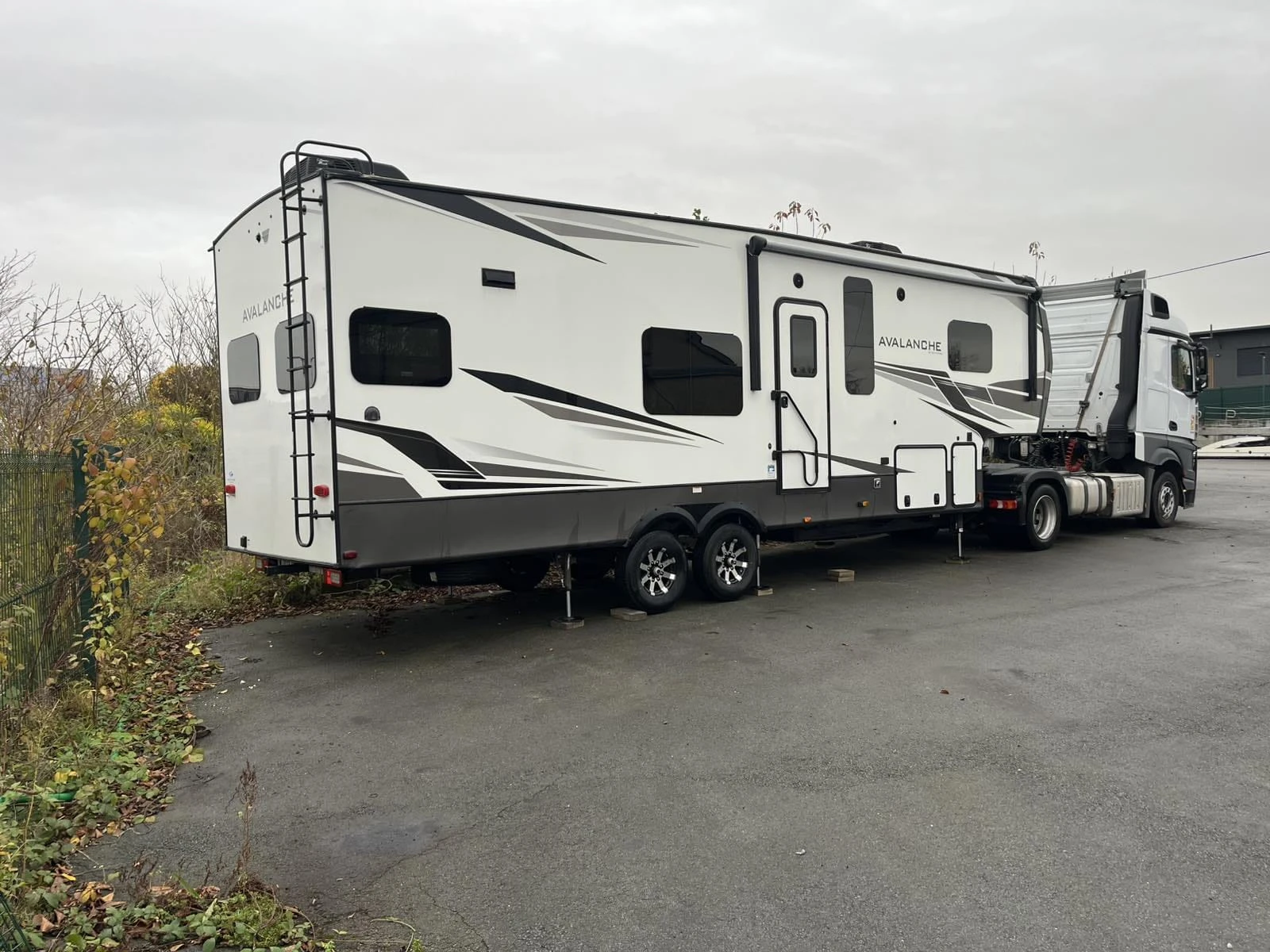 Каравана Други avalanche, снимка 1