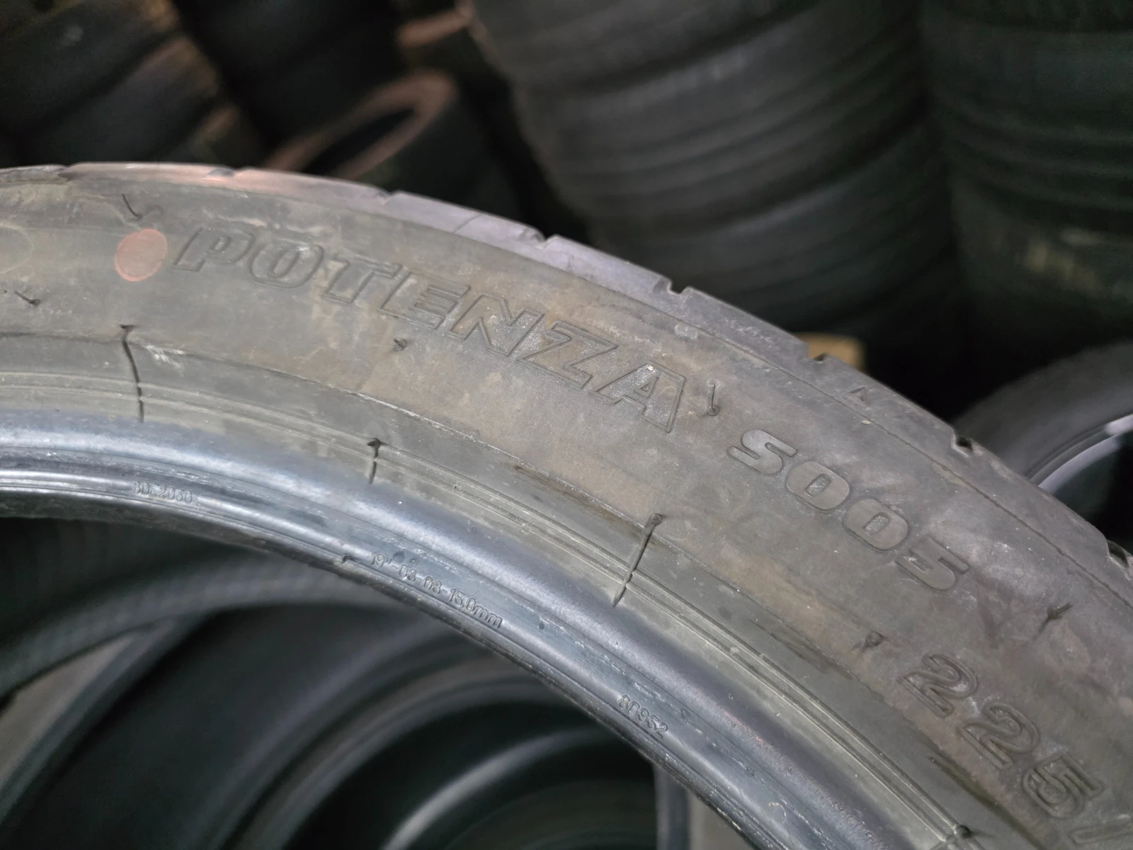 Гуми Летни 225/40R19, снимка 8 - Гуми и джанти - 55581754