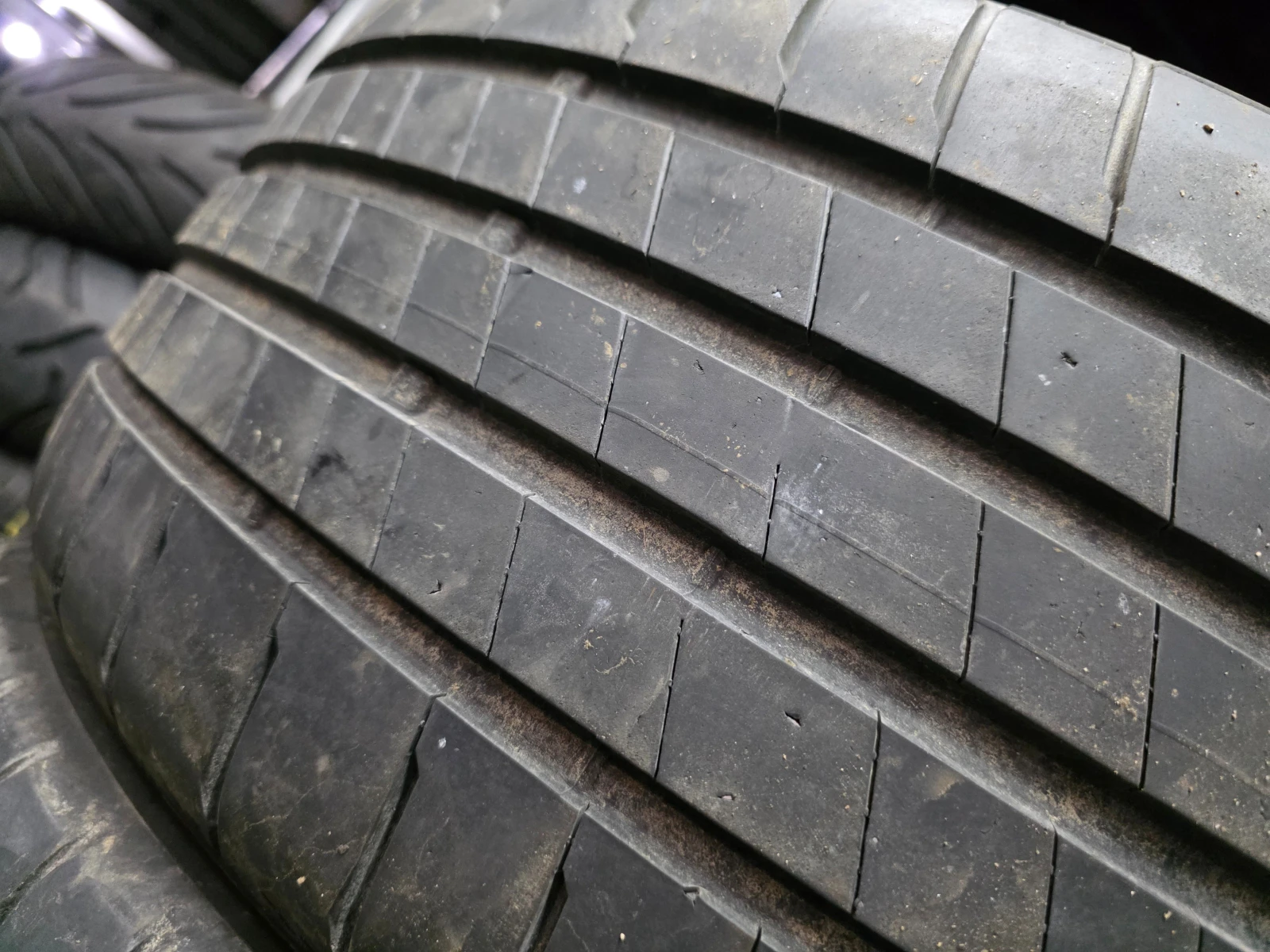 Гуми Летни 225/40R19, снимка 2 - Гуми и джанти - 55581754