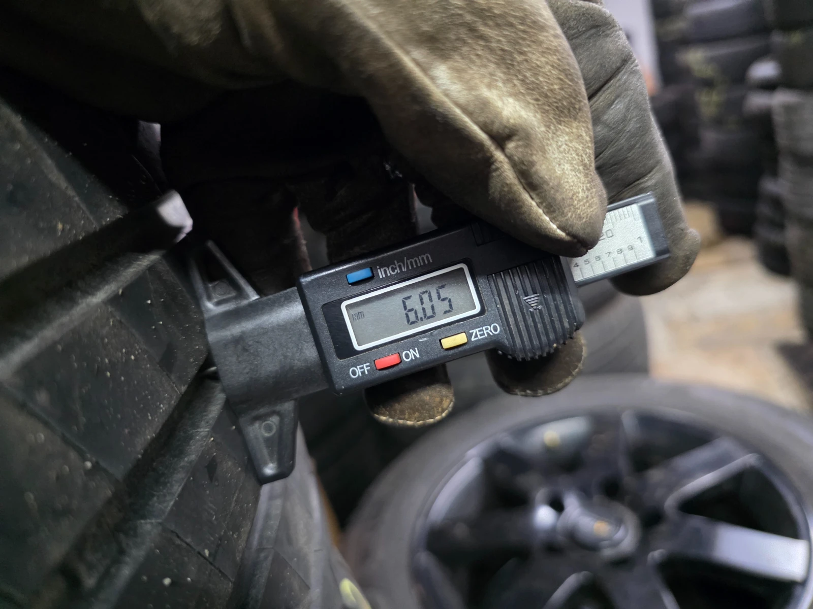 Гуми Летни 225/40R19, снимка 6 - Гуми и джанти - 55581754