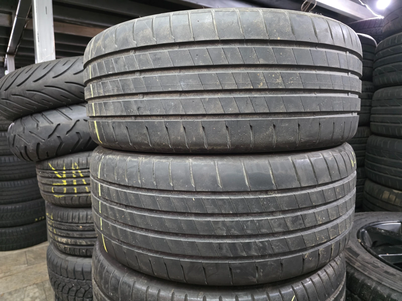 Гуми Летни 225/40R19, снимка 5 - Гуми и джанти - 55581754
