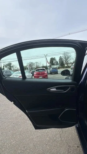 Alfa Romeo Giulia Ti Sport Carbon* CARFAX* АвтоКредит* (ЦЕНА ДО БГ) - 19299 € / 37745.56 лв. - 16128466 11