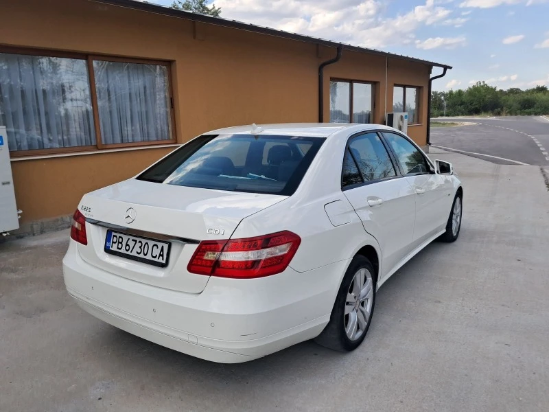 Mercedes-Benz E 220, снимка 9 - Автомобили и джипове - 49156236