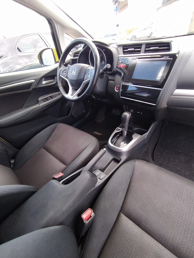 Honda Jazz 1.3i-VTEC/ Камера/Нави, снимка 13 - Автомобили и джипове - 47052230