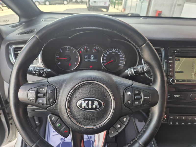 Kia Carens 1.7CRDI, NAVI, PANORAMA, снимка 14 - Автомобили и джипове - 49466708