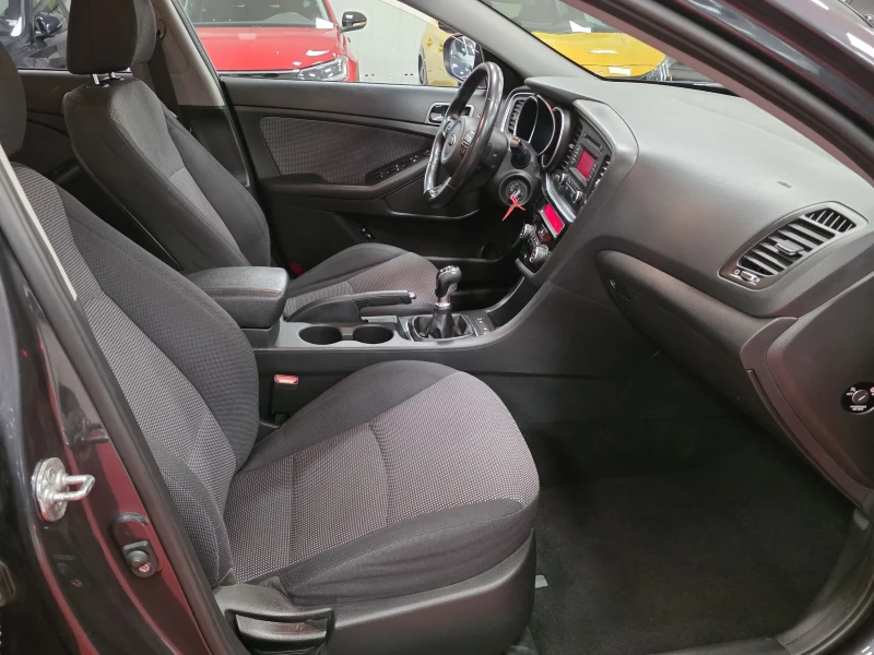 Kia Optima 1.7 CDRI 136кс | 6СК | Обслужена, снимка 14 - Автомобили и джипове - 52239395