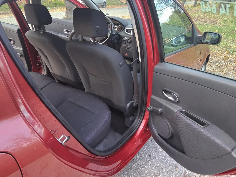 Renault Clio 1.6 16v panorama , снимка 16 - Автомобили и джипове - 52343419