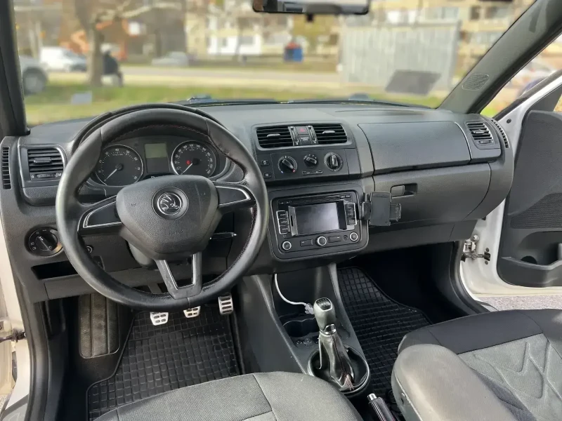 Skoda Fabia, снимка 9 - Автомобили и джипове - 52507943