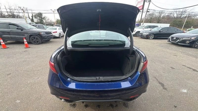 Alfa Romeo Giulia Ti Sport Carbon* CARFAX* АвтоКредит* (ЦЕНА ДО БГ), снимка 13 - Автомобили и джипове - 53245442