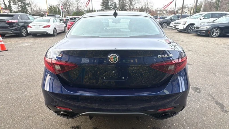 Alfa Romeo Giulia Ti Sport Carbon* CARFAX* АвтоКредит* (ЦЕНА ДО БГ), снимка 6 - Автомобили и джипове - 53245442