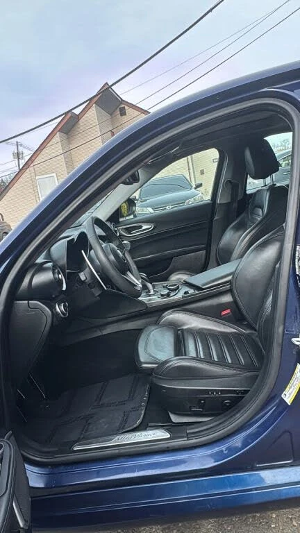 Alfa Romeo Giulia Ti Sport Carbon* CARFAX* АвтоКредит* (ЦЕНА ДО БГ), снимка 10 - Автомобили и джипове - 53245442