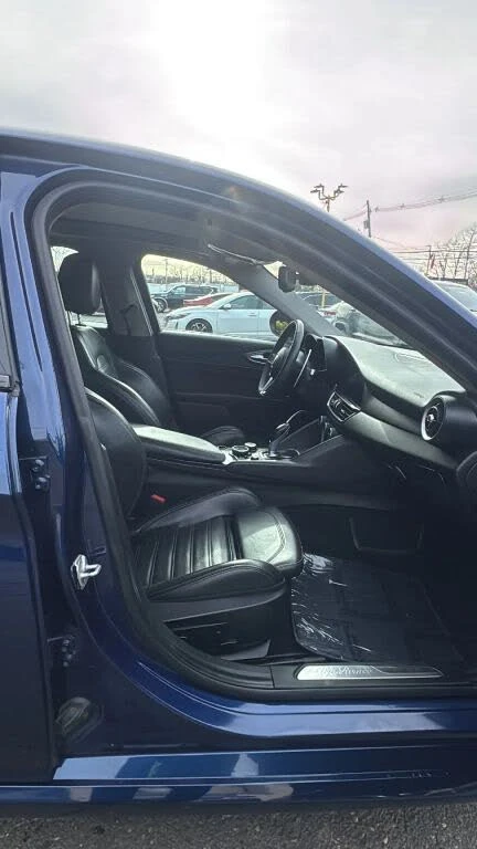 Alfa Romeo Giulia Ti Sport Carbon* CARFAX* АвтоКредит* (ЦЕНА ДО БГ), снимка 17 - Автомобили и джипове - 53245442