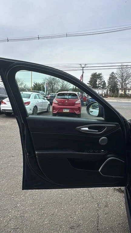 Alfa Romeo Giulia Ti Sport Carbon* CARFAX* АвтоКредит* (ЦЕНА ДО БГ), снимка 9 - Автомобили и джипове - 53245442