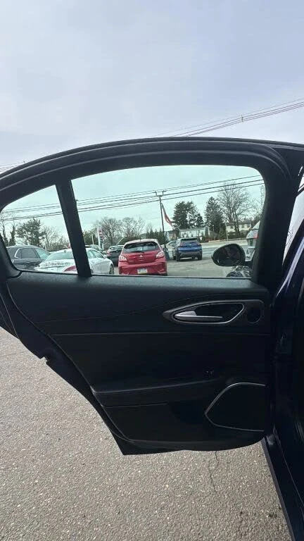 Alfa Romeo Giulia Ti Sport Carbon* CARFAX* АвтоКредит* (ЦЕНА ДО БГ), снимка 11 - Автомобили и джипове - 53245442