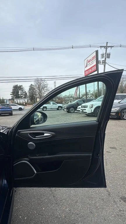 Alfa Romeo Giulia Ti Sport Carbon* CARFAX* АвтоКредит* (ЦЕНА ДО БГ), снимка 16 - Автомобили и джипове - 53245442