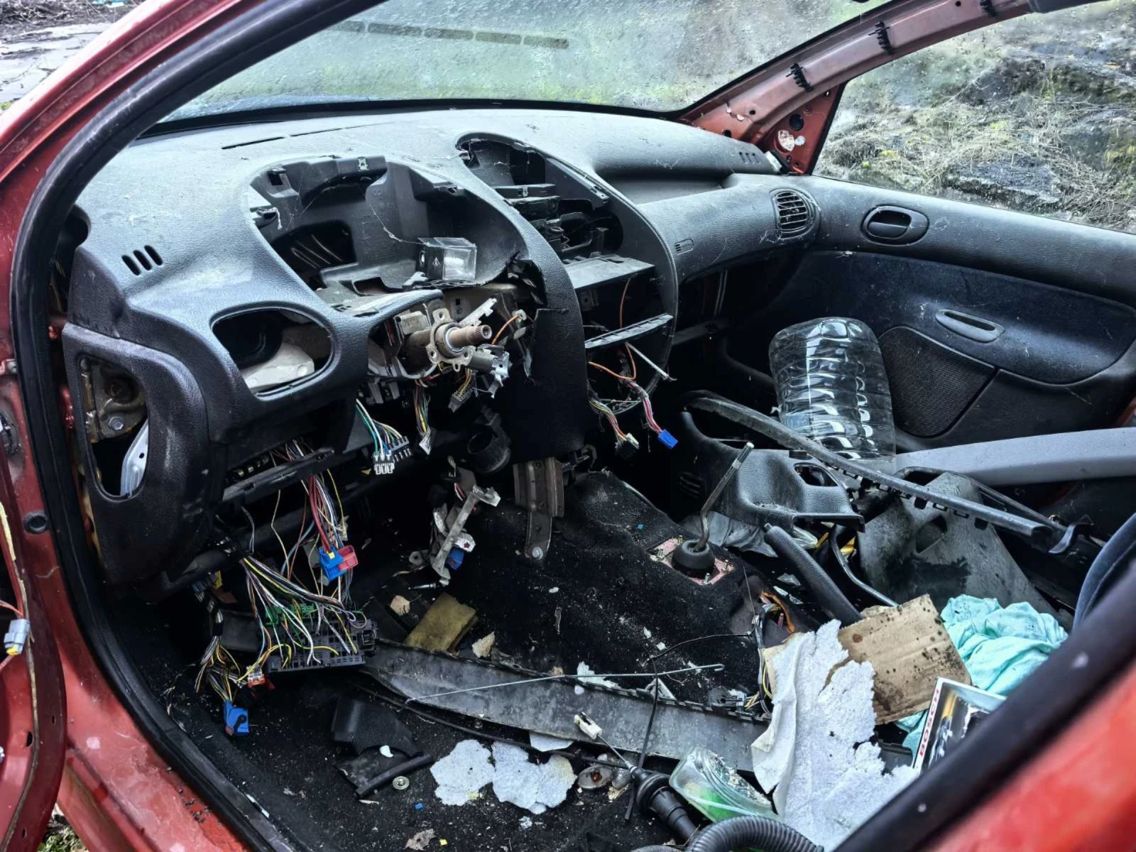 Peugeot 206 1.4i 75 к.с. - изображение 4