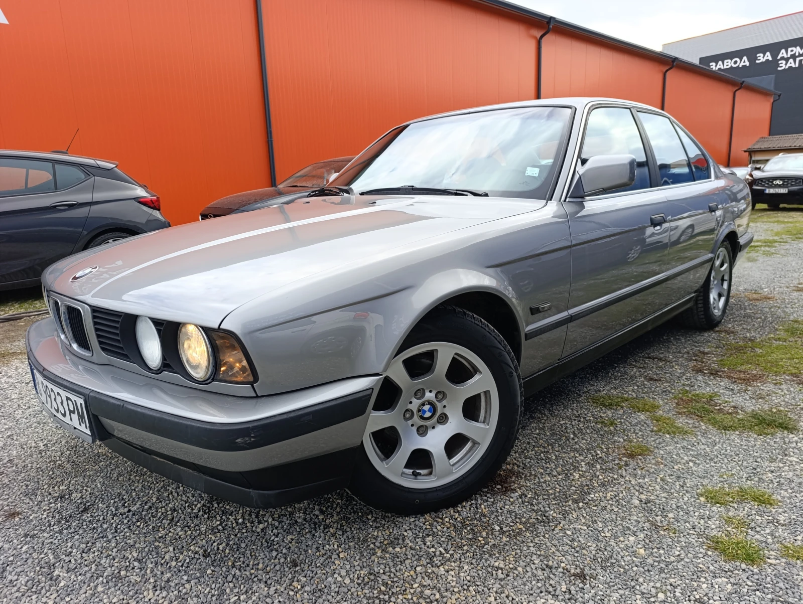 BMW 520 2, 0i 126k.c. - изображение 2