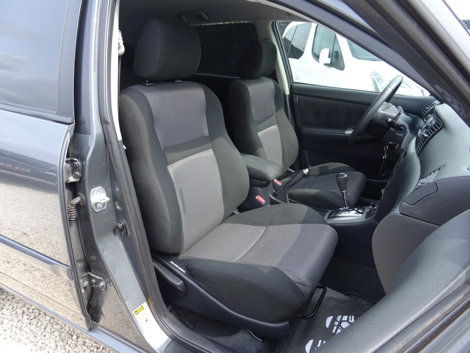 Toyota Corolla 1.4 D4D M-MT , снимка 14 - Автомобили и джипове - 53913890