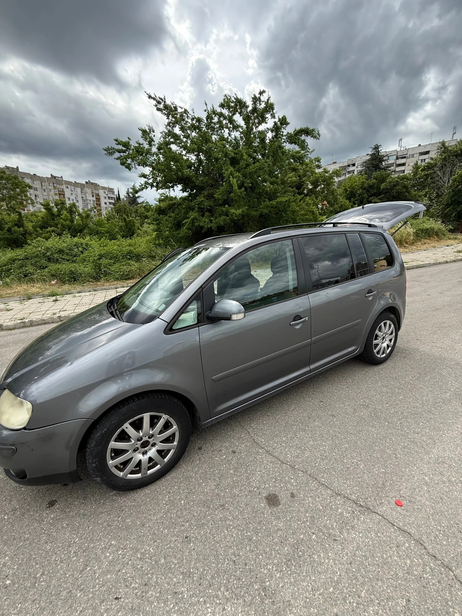 VW Touran, снимка 5 - Автомобили и джипове - 55073608