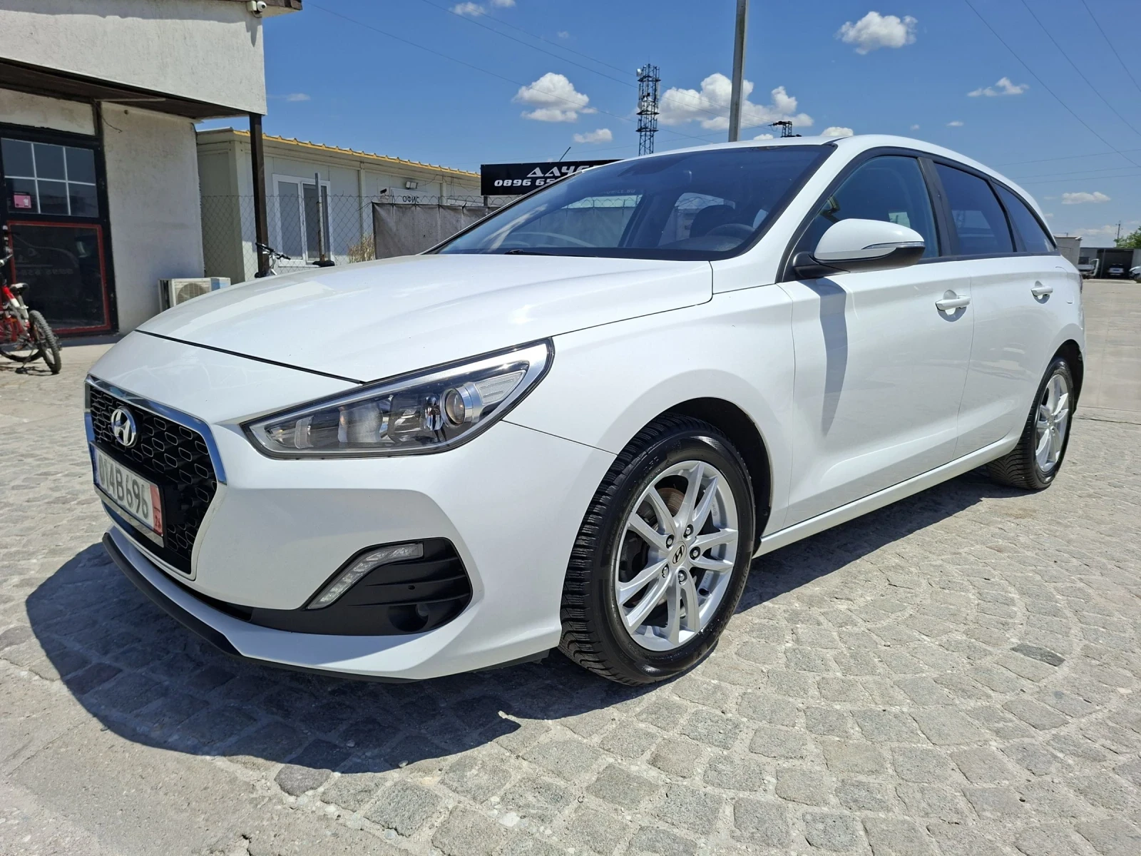 Hyundai I30 1.6Д-115к/СЛЕДЕНЕ ЛЕНТИ/ПАРКТРОНИК/ АВТОПИЛОТ/6СК