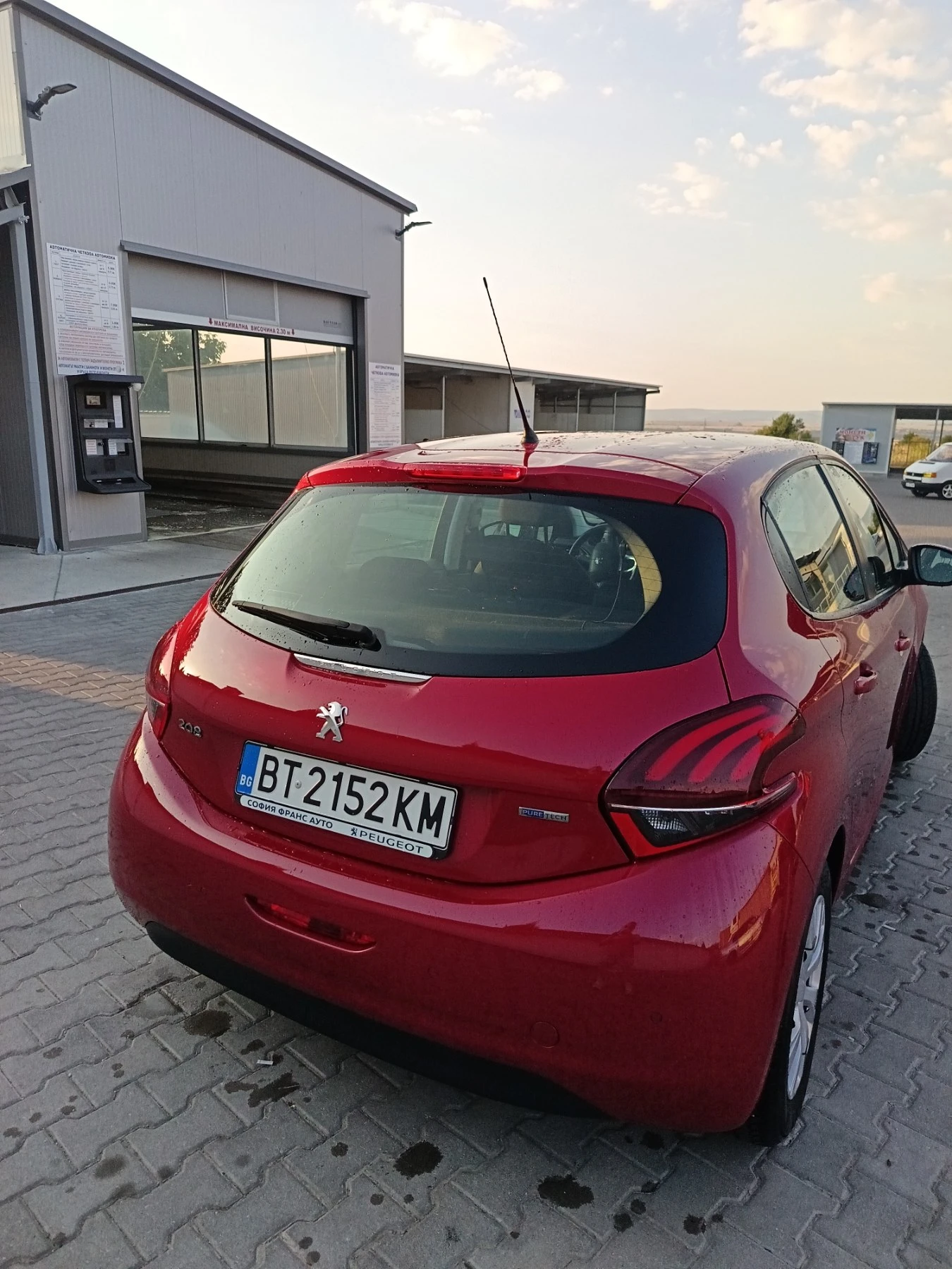 Peugeot 208, снимка 2 - Автомобили и джипове - 55655061