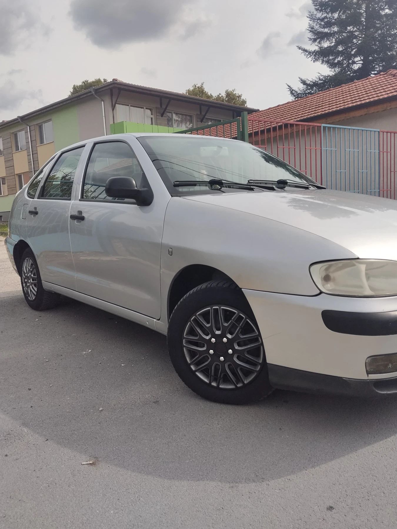 Seat Cordoba 1.9 tdi, снимка 3 - Автомобили и джипове - 56250477