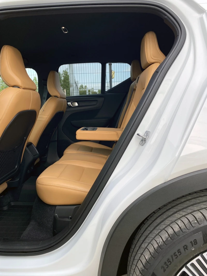 Volvo XC40 D3 Inscription * В гаранция, снимка 9 - Автомобили и джипове - 47044314