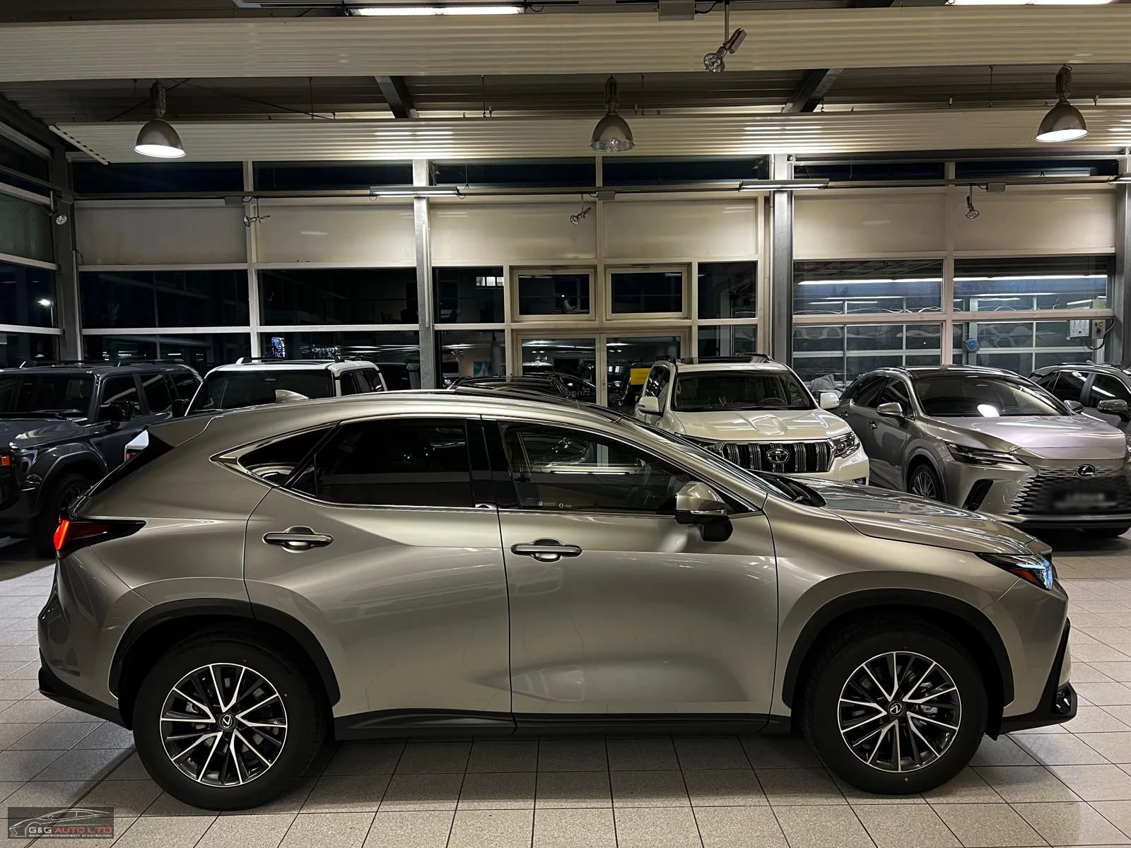 Lexus NX 350h EXECUTIVE/243HP/AMBI/4x4/HUD/360/PANO/338v - изображение 5