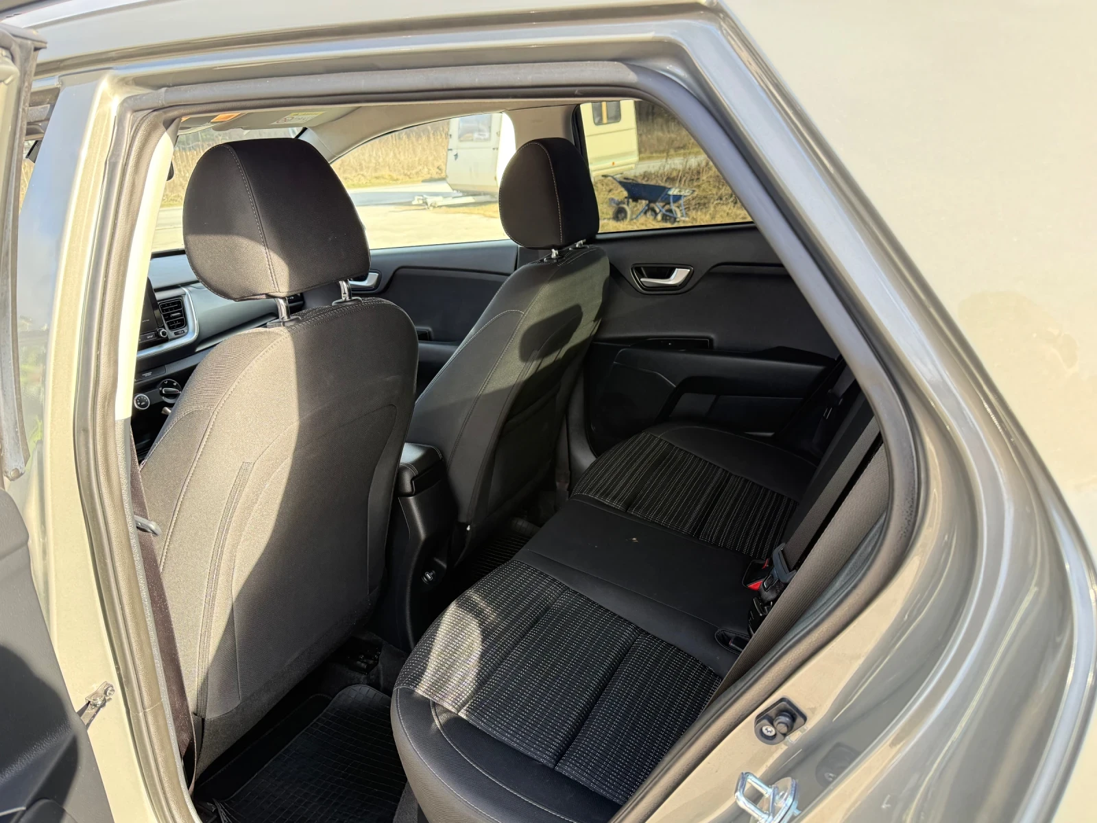 Kia Stonic HYBRID | Mobile.bg � ����������� 9