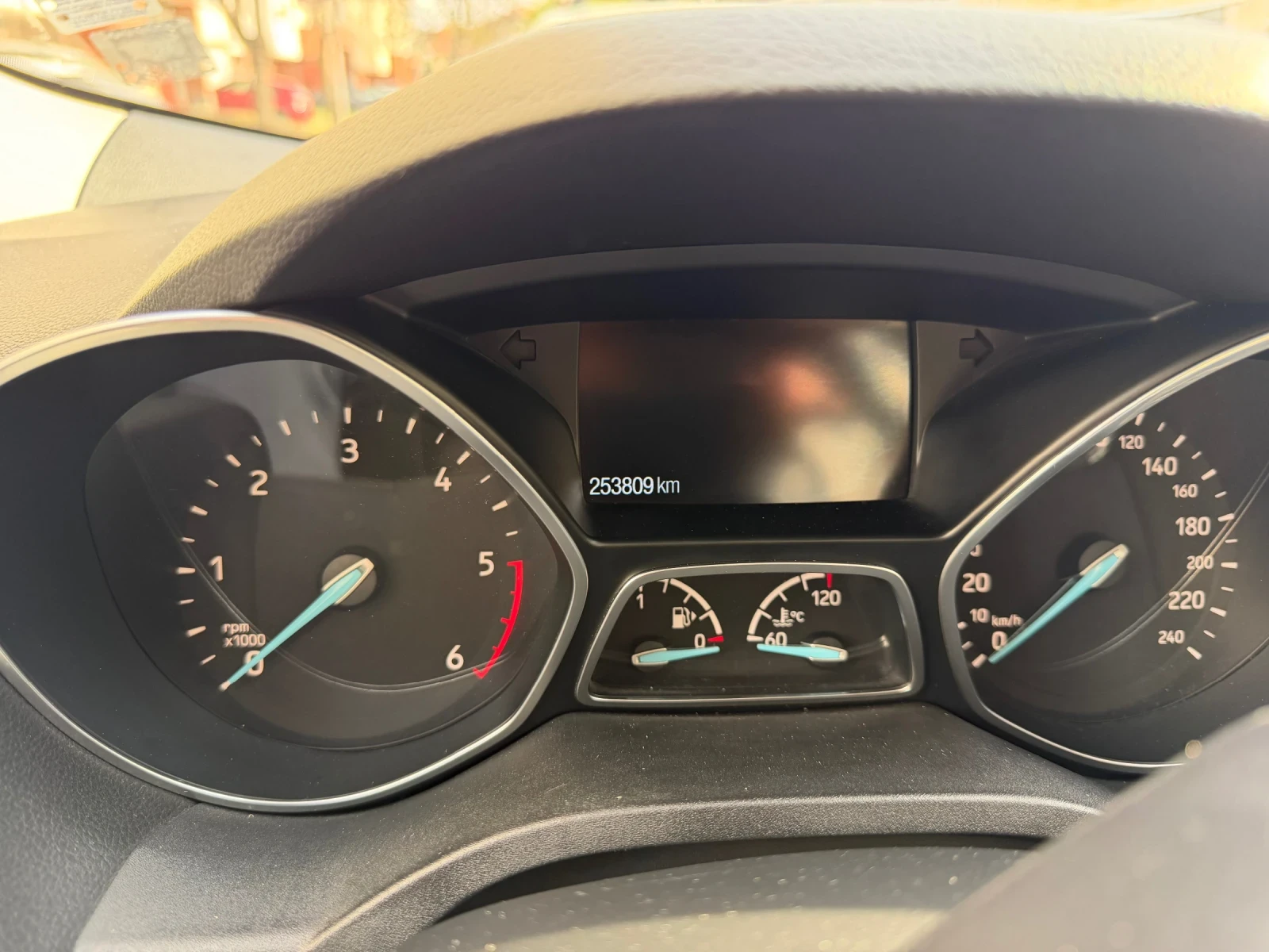 Ford Kuga 2.0D 4x4, снимка 7 - Автомобили и джипове - 54272980