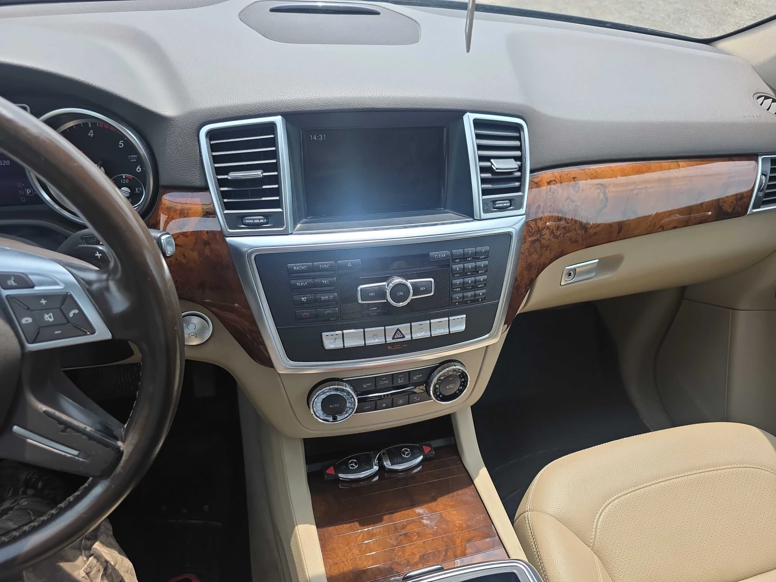 Mercedes-Benz ML 350 * 4MATIC 4dr BlueTEC * CARFAX * ЦЕНА ДО БГ, снимка 10 - Автомобили и джипове - 55876052