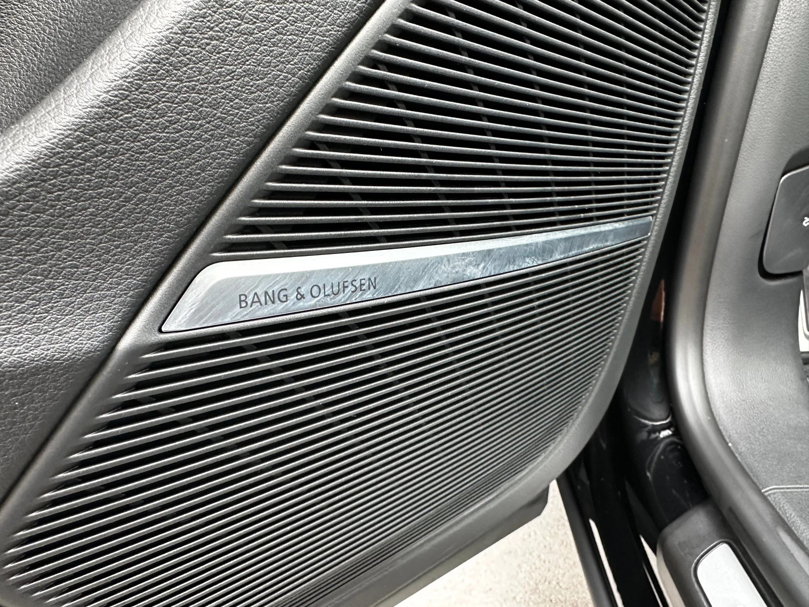 Audi SQ8 4.0TFSI 507к.с* CarbonCeramic, снимка 15 - Автомобили и джипове - 56161425