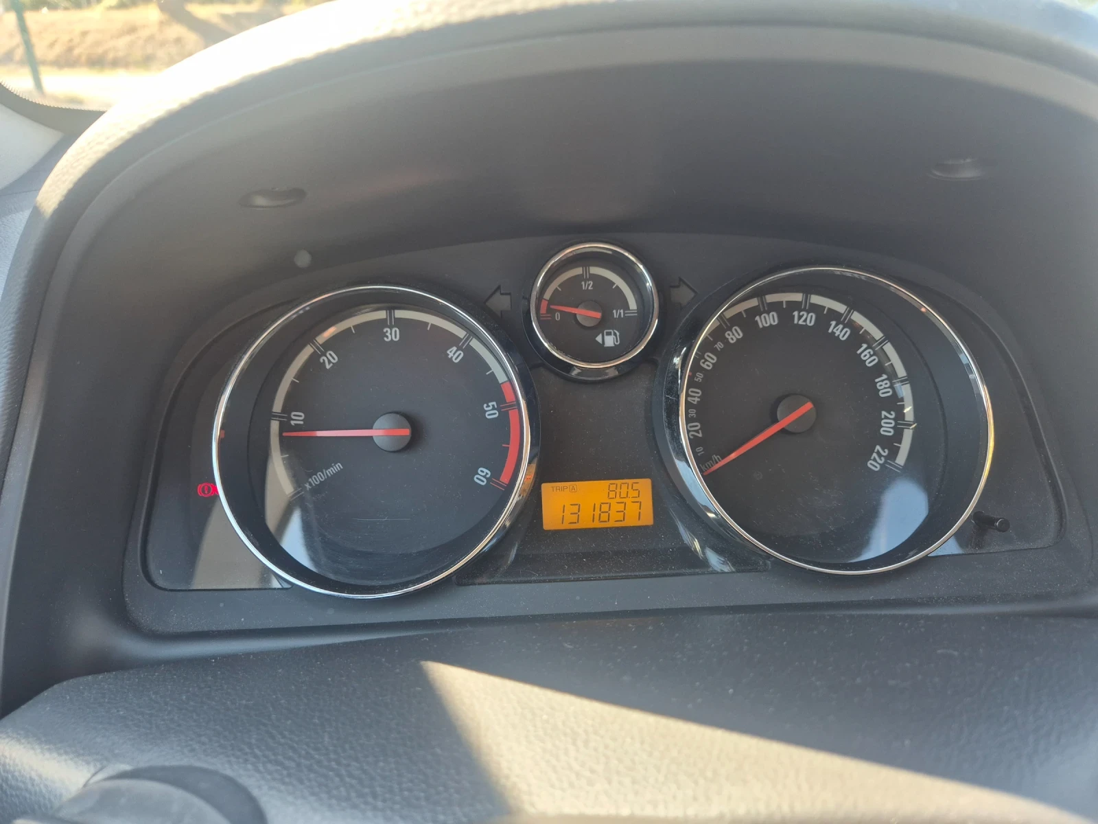Opel Antara 2.0 , 4x4 , 131х.км. ТОП, снимка 9 - Автомобили и джипове - 56336705
